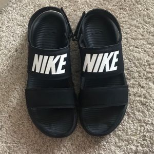 WOMENS NIKE TANJUN SANDAL